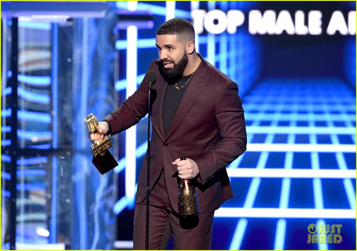 drake breaks record for most bbmas wins ever 054281240