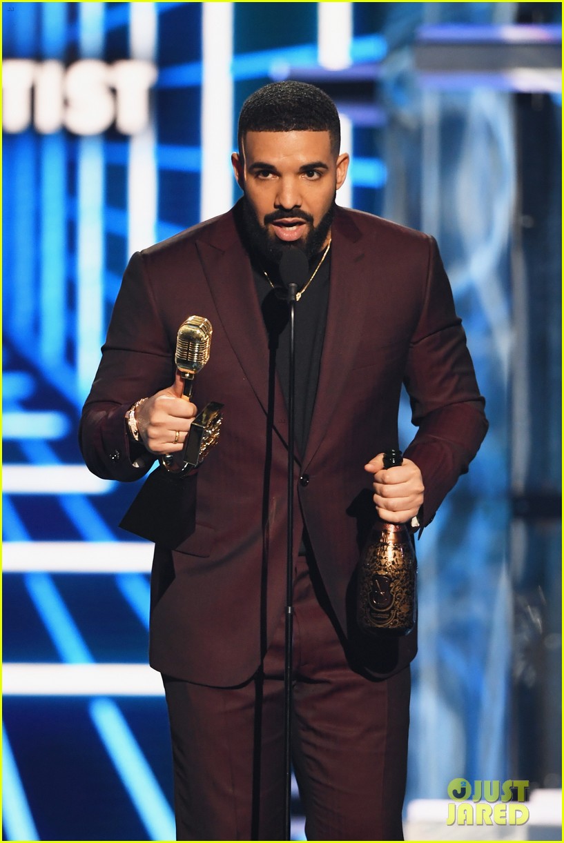 drake breaks record for most bbmas wins ever 074281242