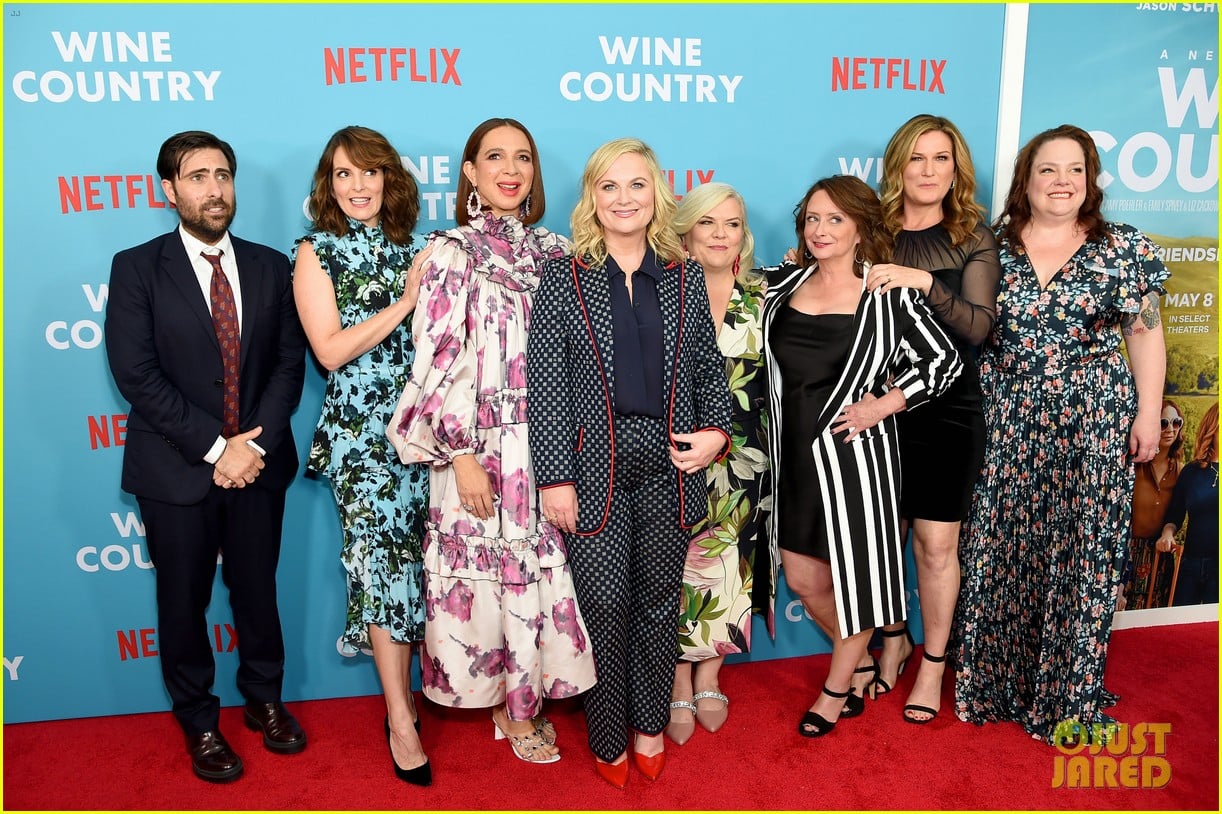 amy poehler maya rudolph tina fey step out for wine country premiere 044288086