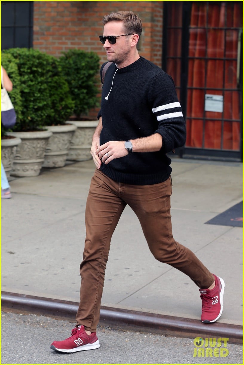 armie hammer steps out to run errands in nyc 034282325