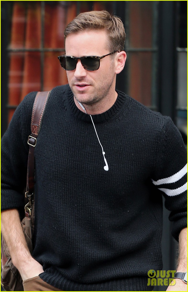 armie hammer steps out to run errands in nyc 044282326
