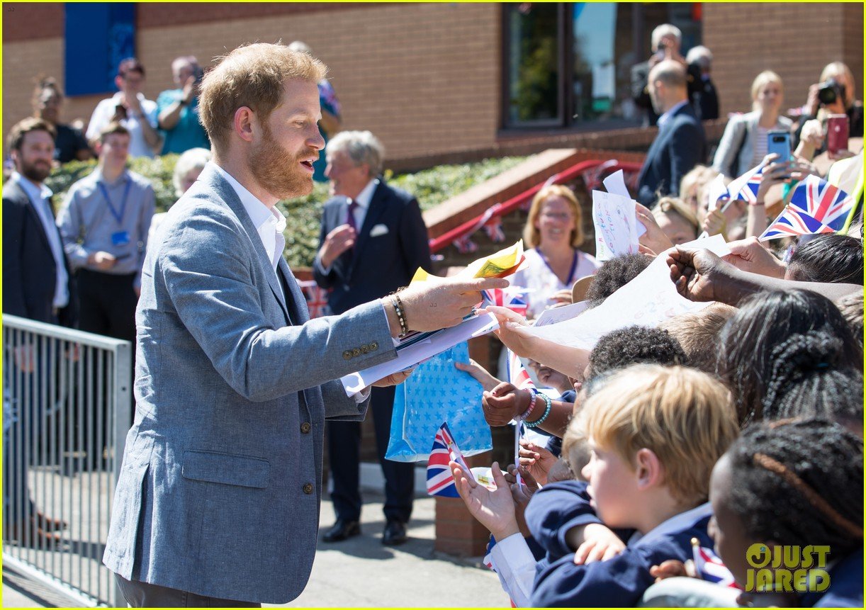 prince harry says he already cant imagine life without son archie 204290962
