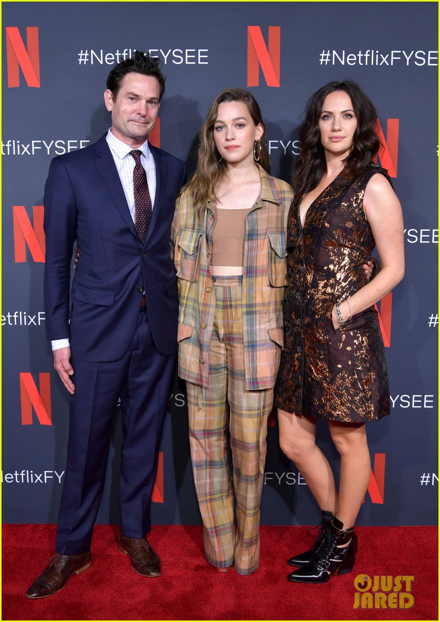 carla gugino haunting of hill house netflix fyc event 034296653