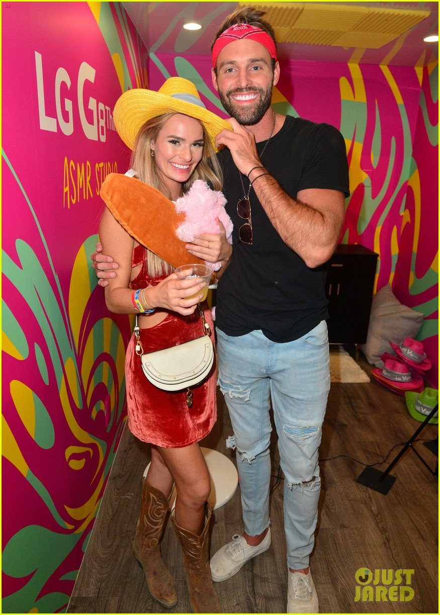 The Bachelorette's Robby Hayes & Siesta Key's Juliette Porter New(02)