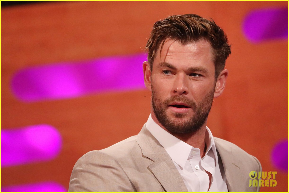 chris hemsworth says wearing fat suit for avengers was so much fun 05