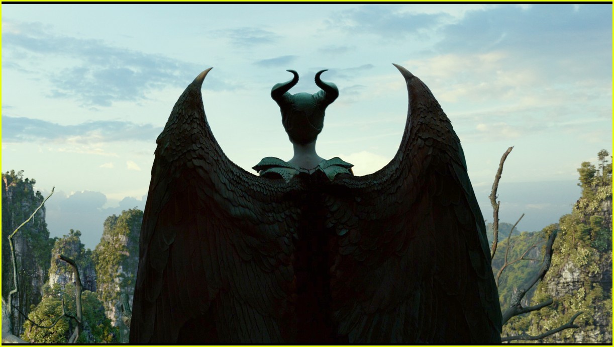 angelina jolie maleficent mistress of evil trailer 01