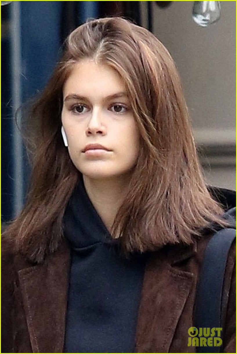 kaia gerber has a chill day in nyc 044283077
