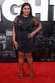 mindy kaling supported by novak late night premiere 15