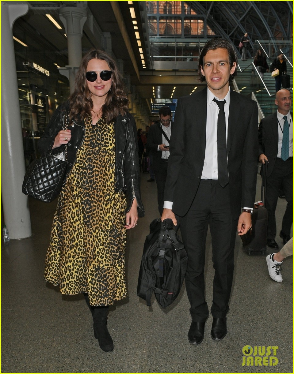 pregnant keira knightley takes train to london from paris 034282772