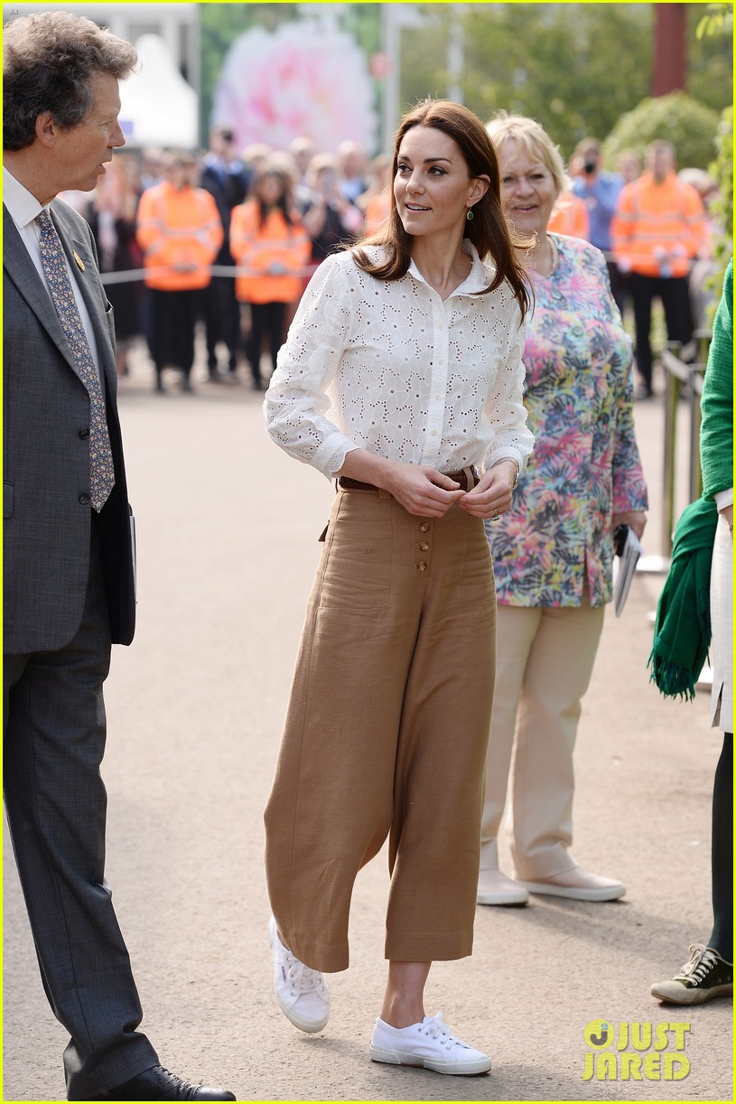 kate middleton steps out solo for rhs chelsea flower show 2019 press day 074294782