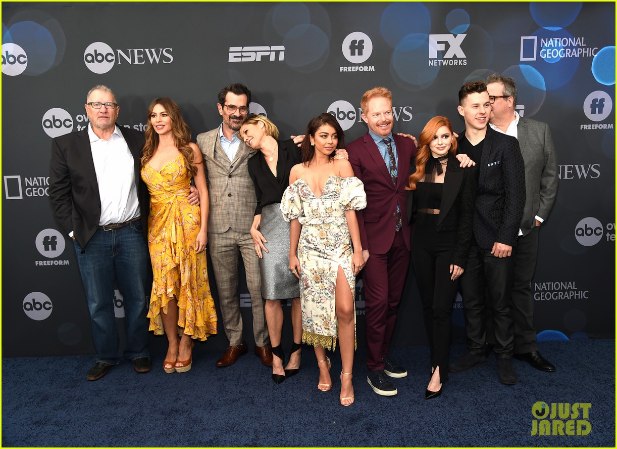 modern family cast steps out for abc upfronts presentation 034291526