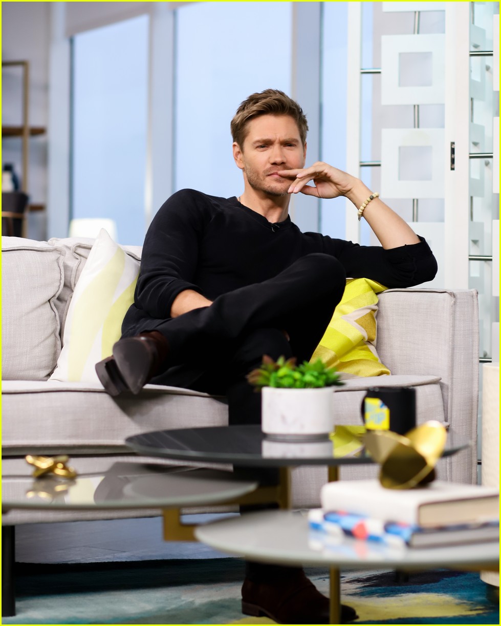 riverdales chad michael murray reveals how he prepped for dream role 024291402