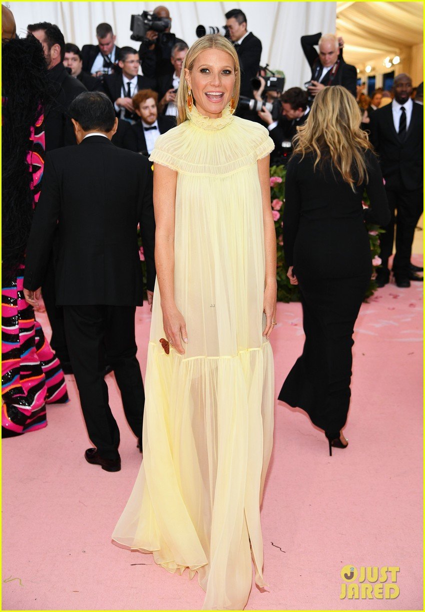Paltrow Keeps It Chic In Yellow at Met Gala 2019! Photo(00)