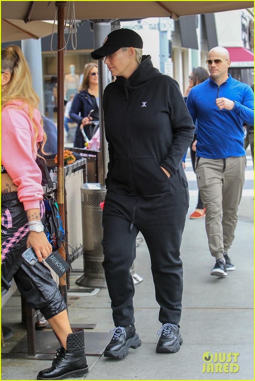 Pregnant Amber Rose Munches on Sour Punch Straws Photo 4289395 Amber