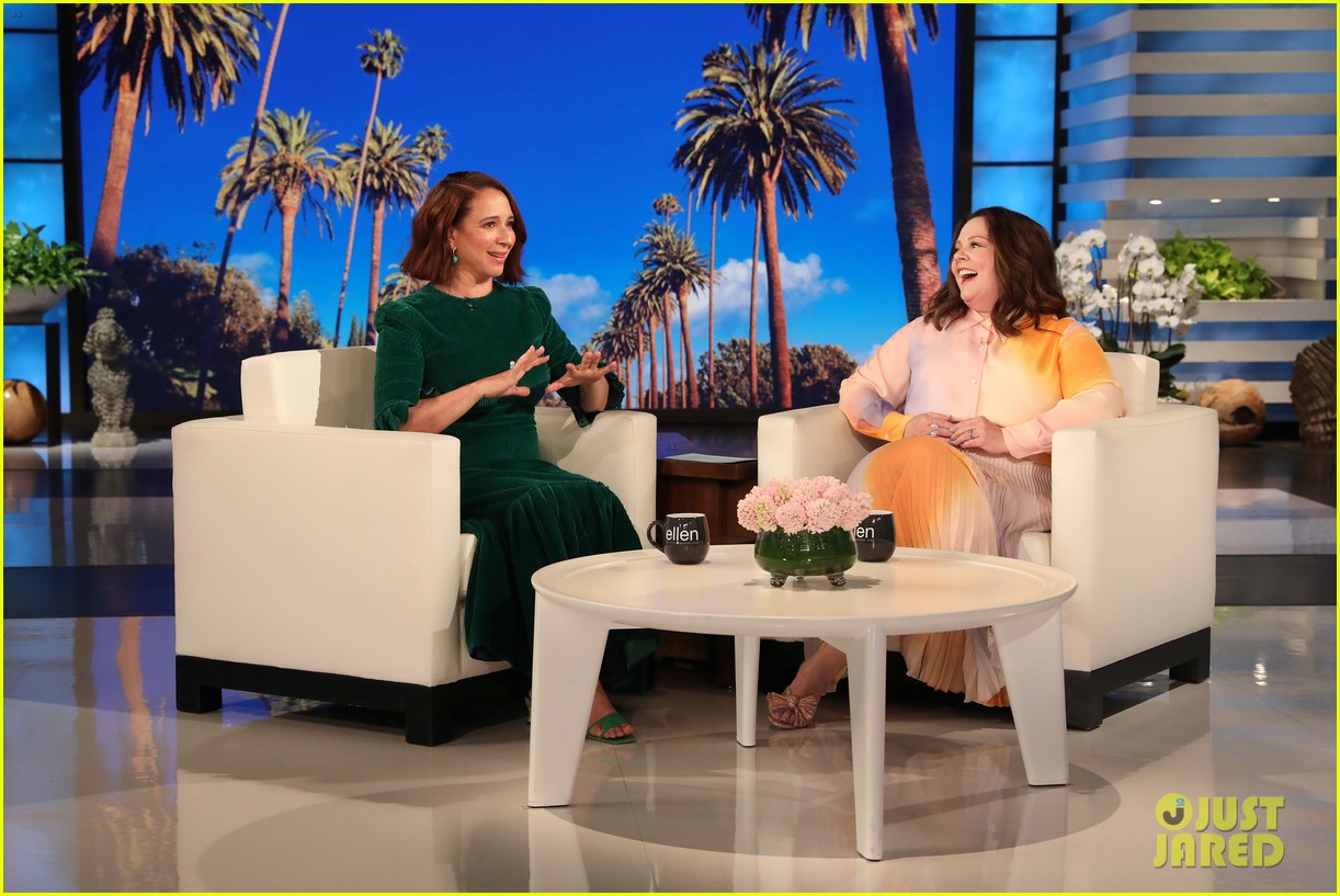maya rudolph tells melissa mccarthy shell always be known as lady who s the street 07