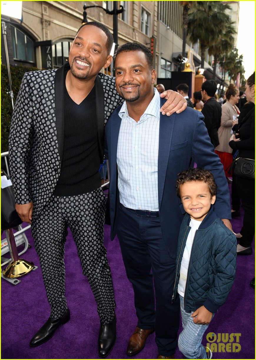 will smith is joined by his family at aladdin premiere 044296334