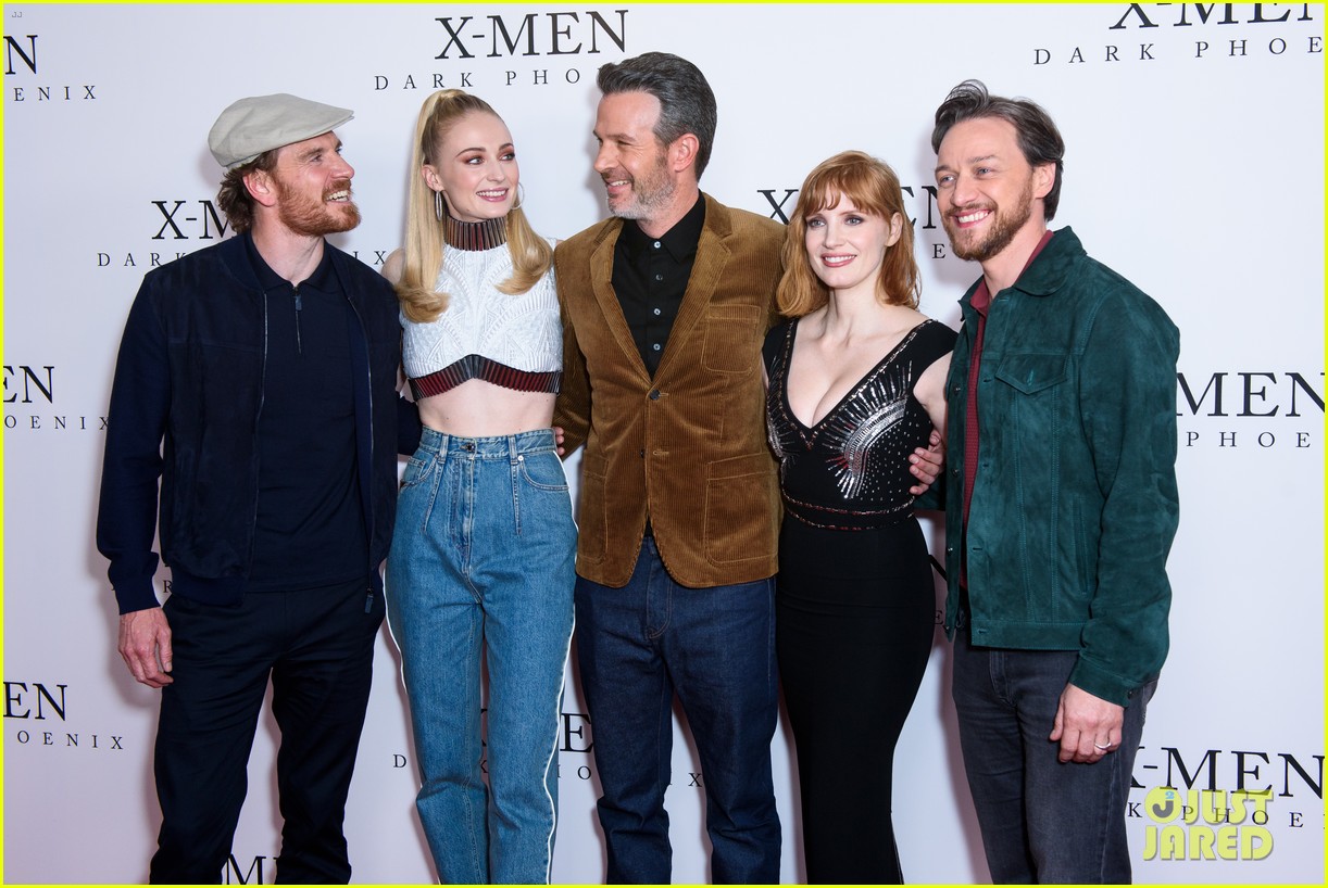 sophie turner auditory thing xmen fan photocall 124296872