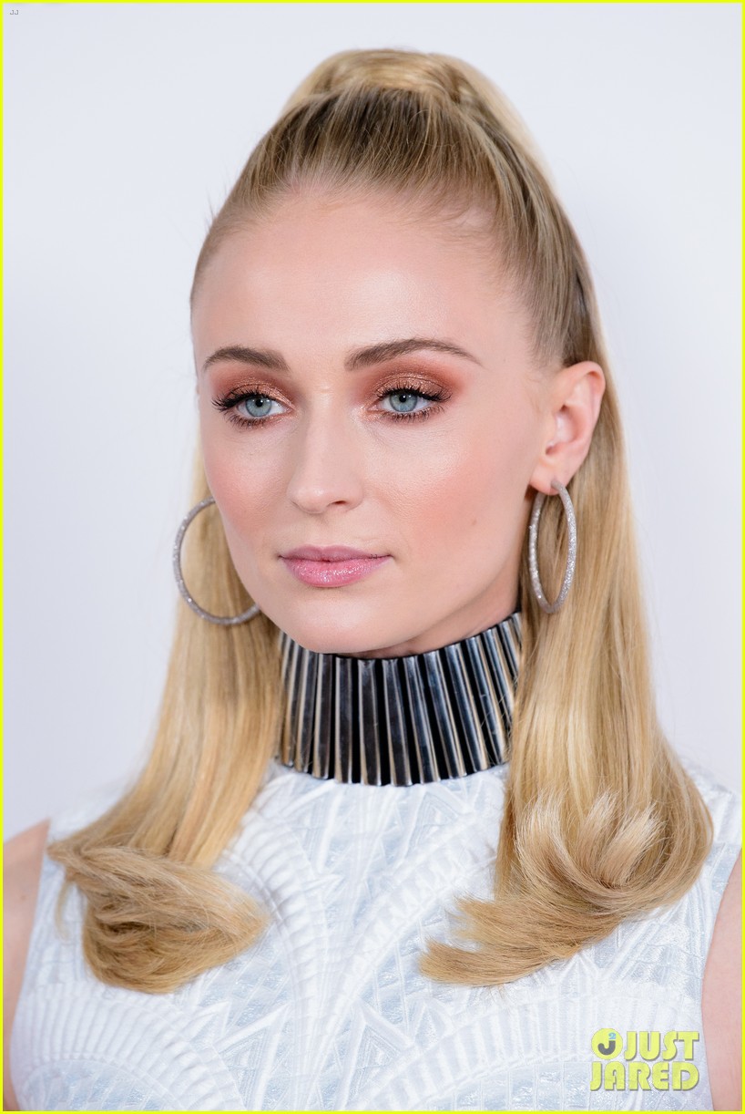 sophie turner auditory thing xmen fan photocall 294296889