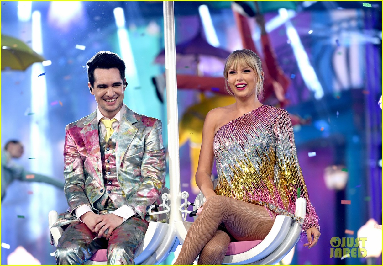 taylor swift and brendon urie perform me at billboard music awards 2019 034280766