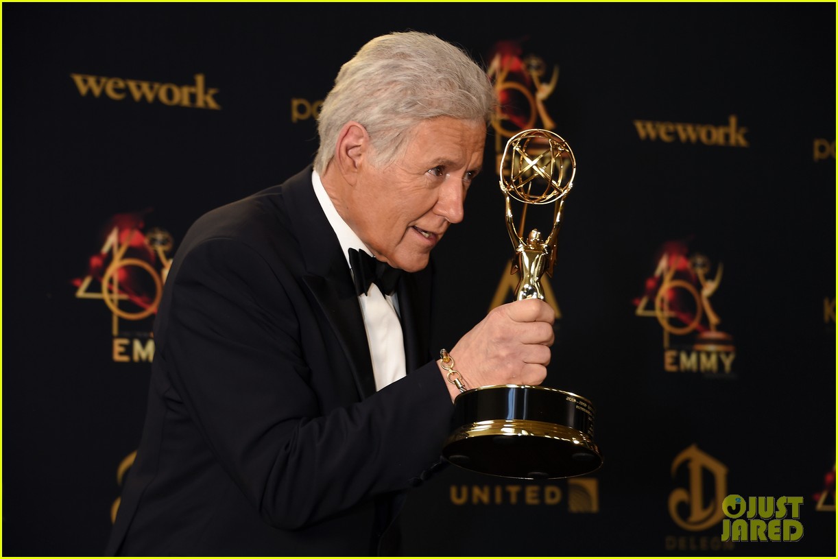 alex trebek wins outstanding game show host at daytime emmy awards 2019 054284219