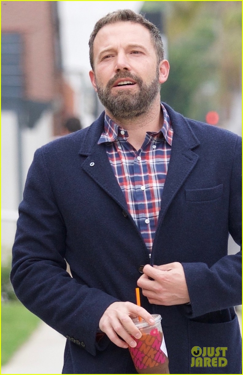 ben affleck celebrates fathers day with his kids 034310791