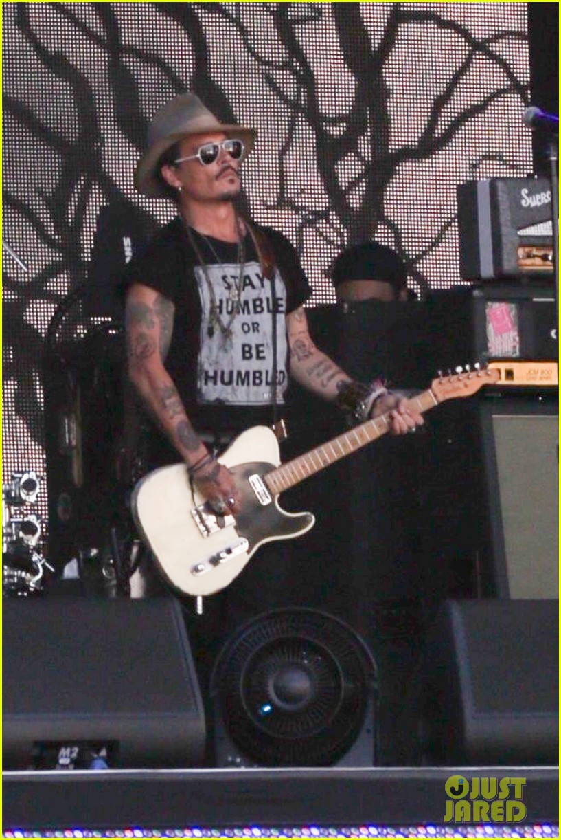johnny depp performs with hollywood vampires on jimmy kimmel live 024308968