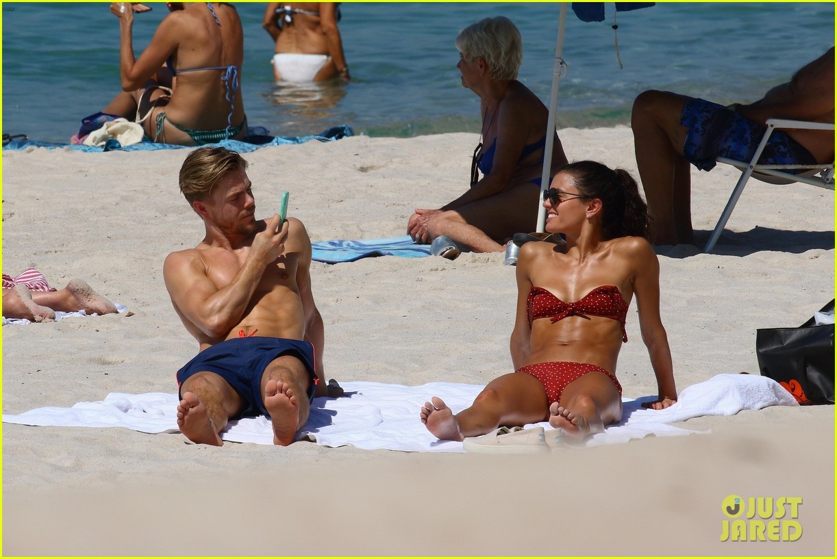 shirtless derek hough hits the beach with girlfriend hayley erbert 34
