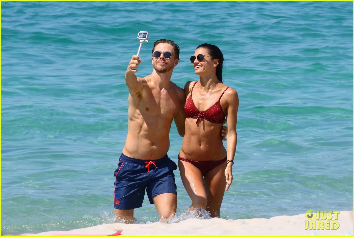 shirtless derek hough hits the beach with girlfriend hayley erbert 614312821