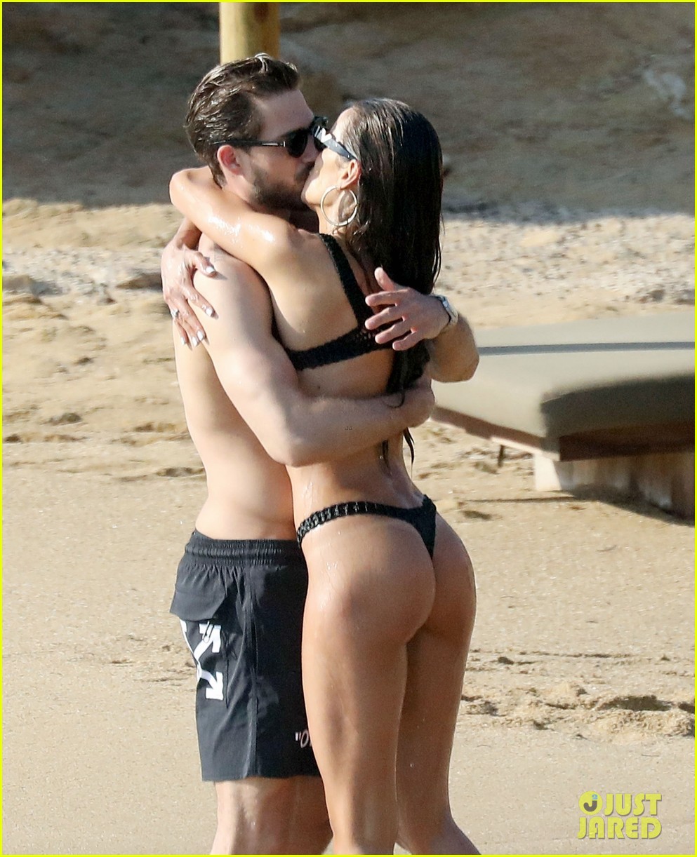 izabel goulart kevin trapp pda and paddle ball 034315109