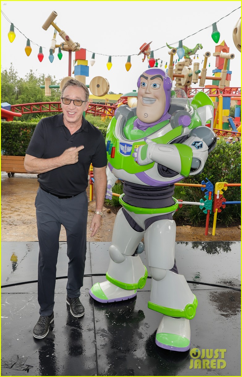 tom hanks tim allen join their toy story at press event 084305969