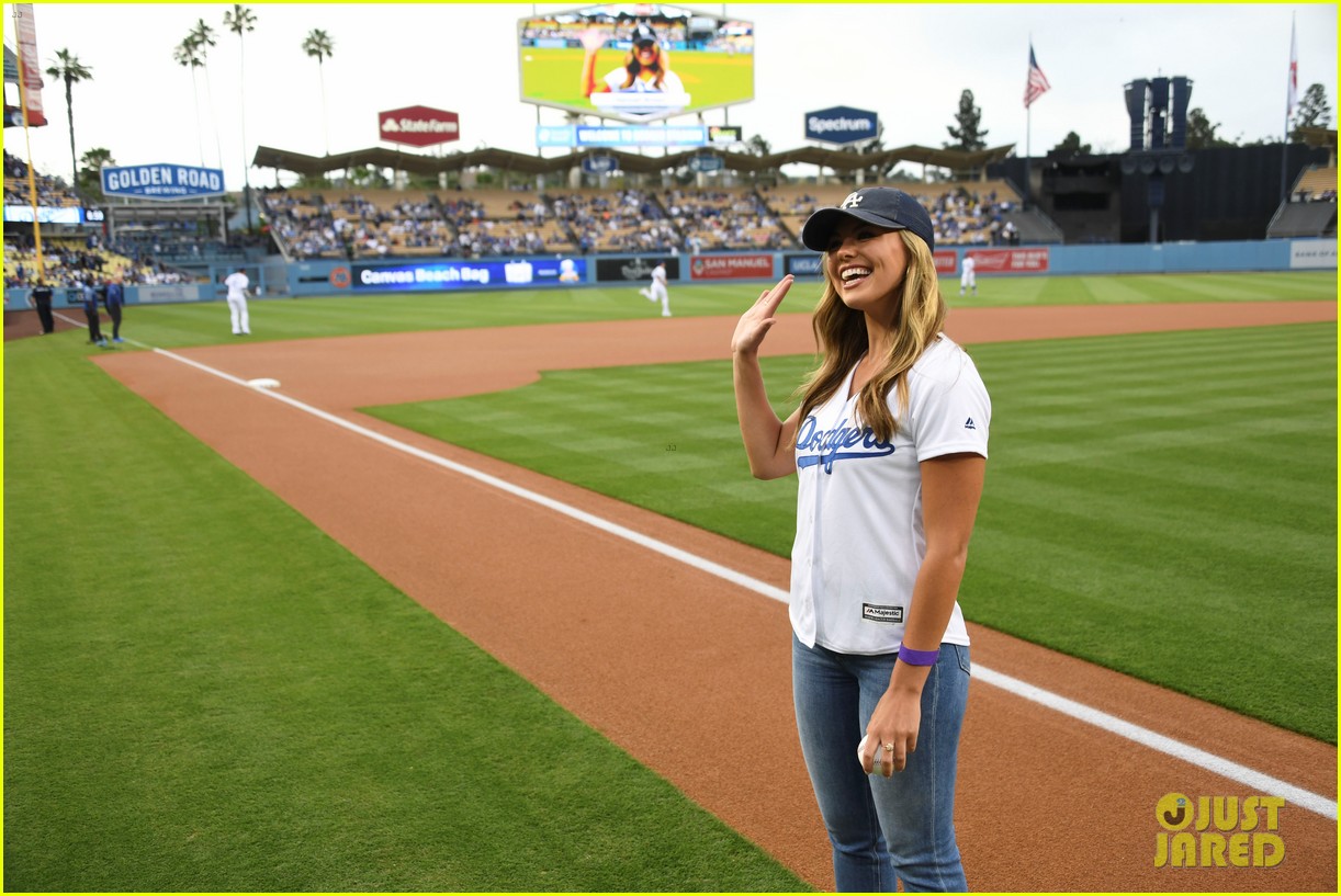 'The Bachelorette's Hannah Brown Throws First Pitch at Dodgers Game