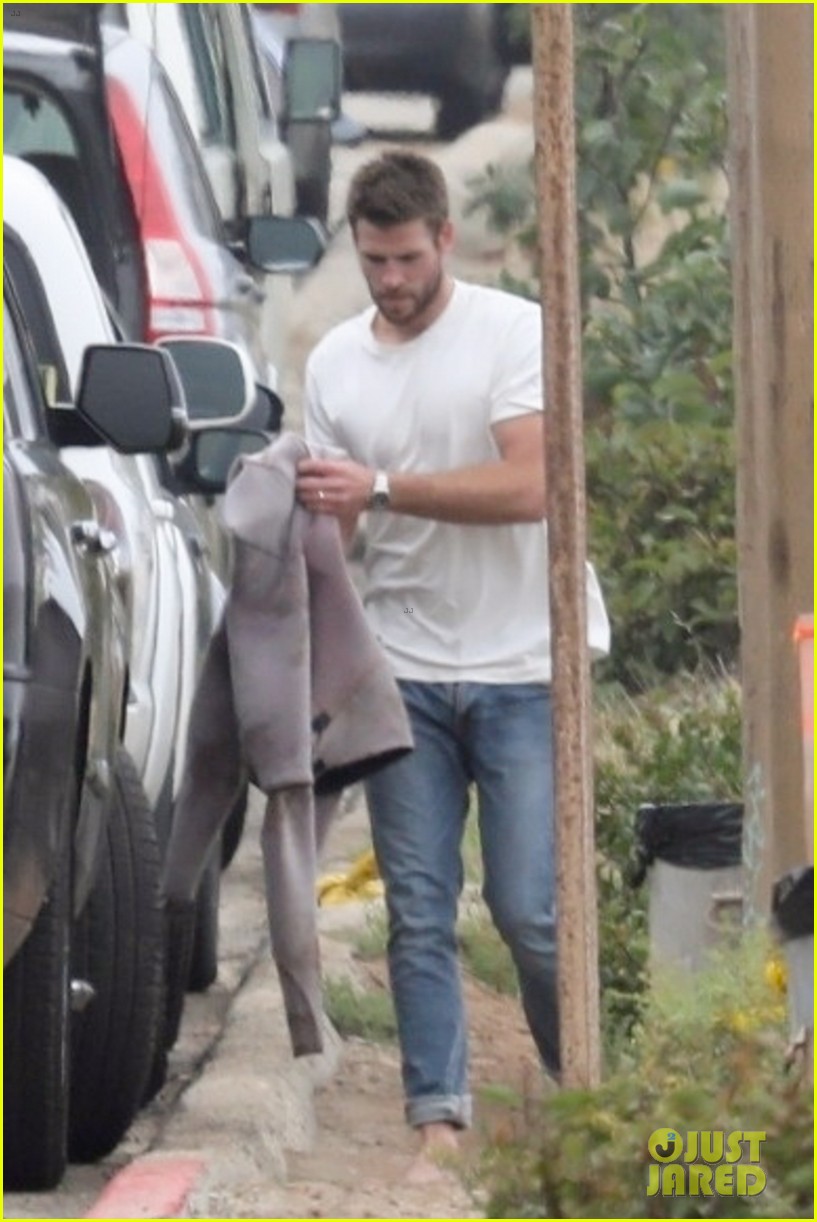 liam hemsworth strips out of his wetsuit after surfing 384305196