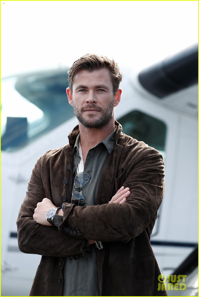 chris hemsworth promotes new tag heuer collection in sydney 09