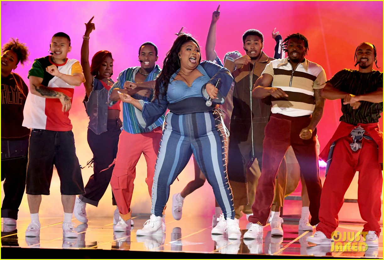 lizzo channels sister act 2 with juice performance at mtv awards 2019 044311324