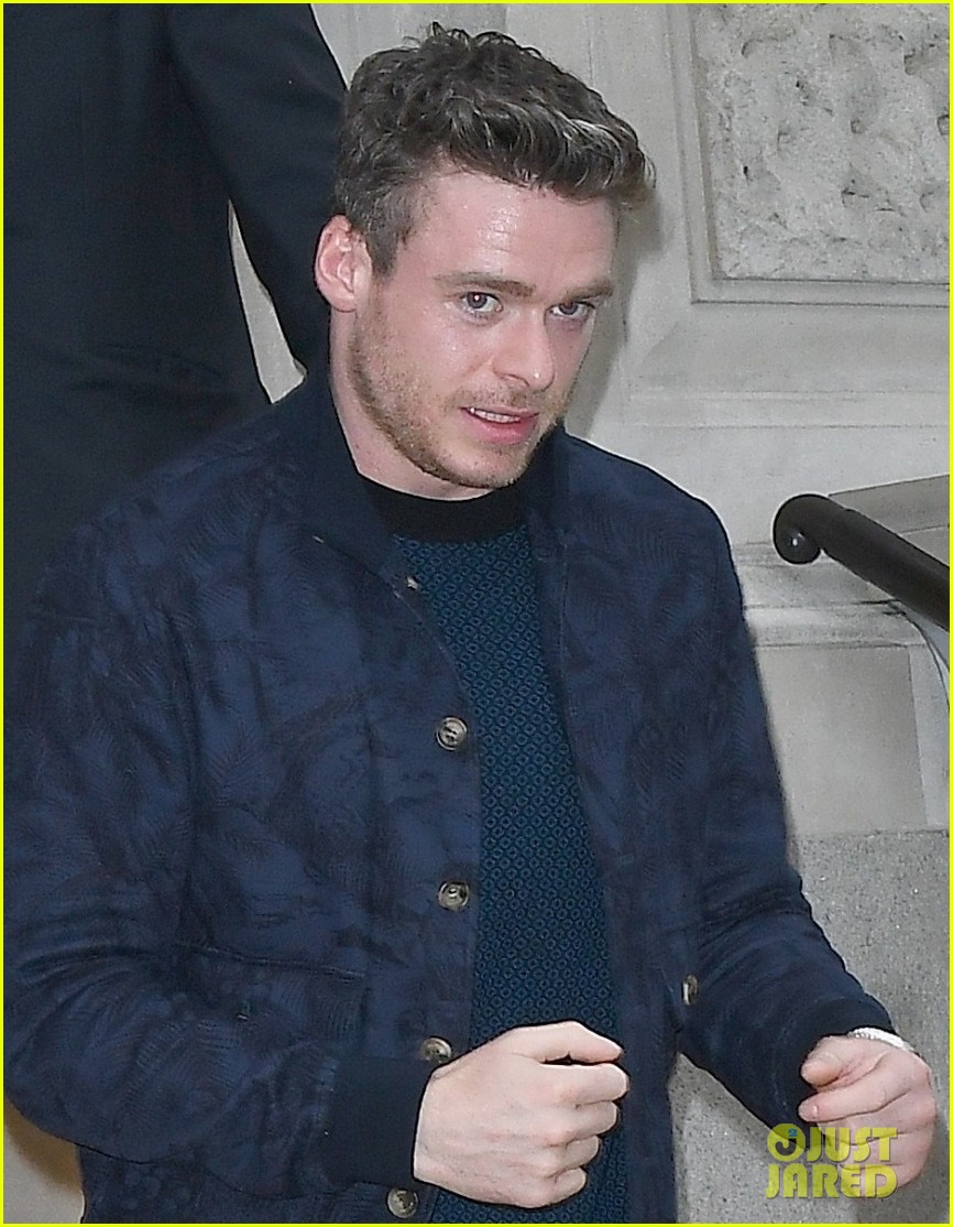 Richard Madden Steps Out on His Birthday in London!: Photo 4311630