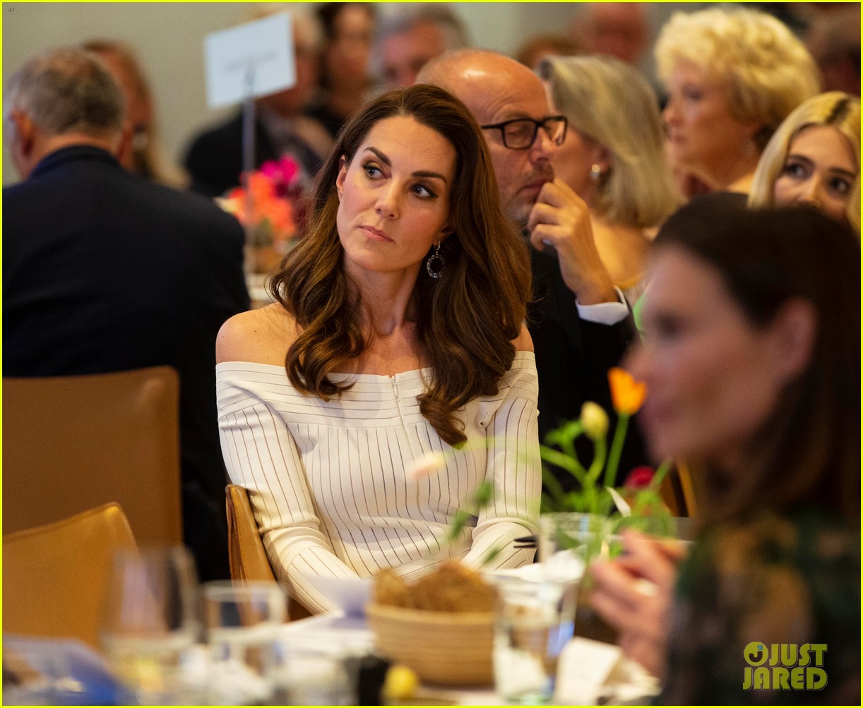 Duchess Kate Middleton Wears Cream Dress for Addiction Awareness Week(01)