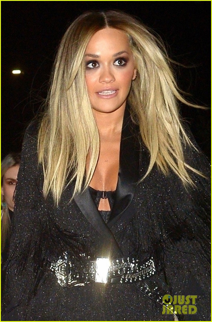 rita ora rocks fringe outfit for night out in london 02