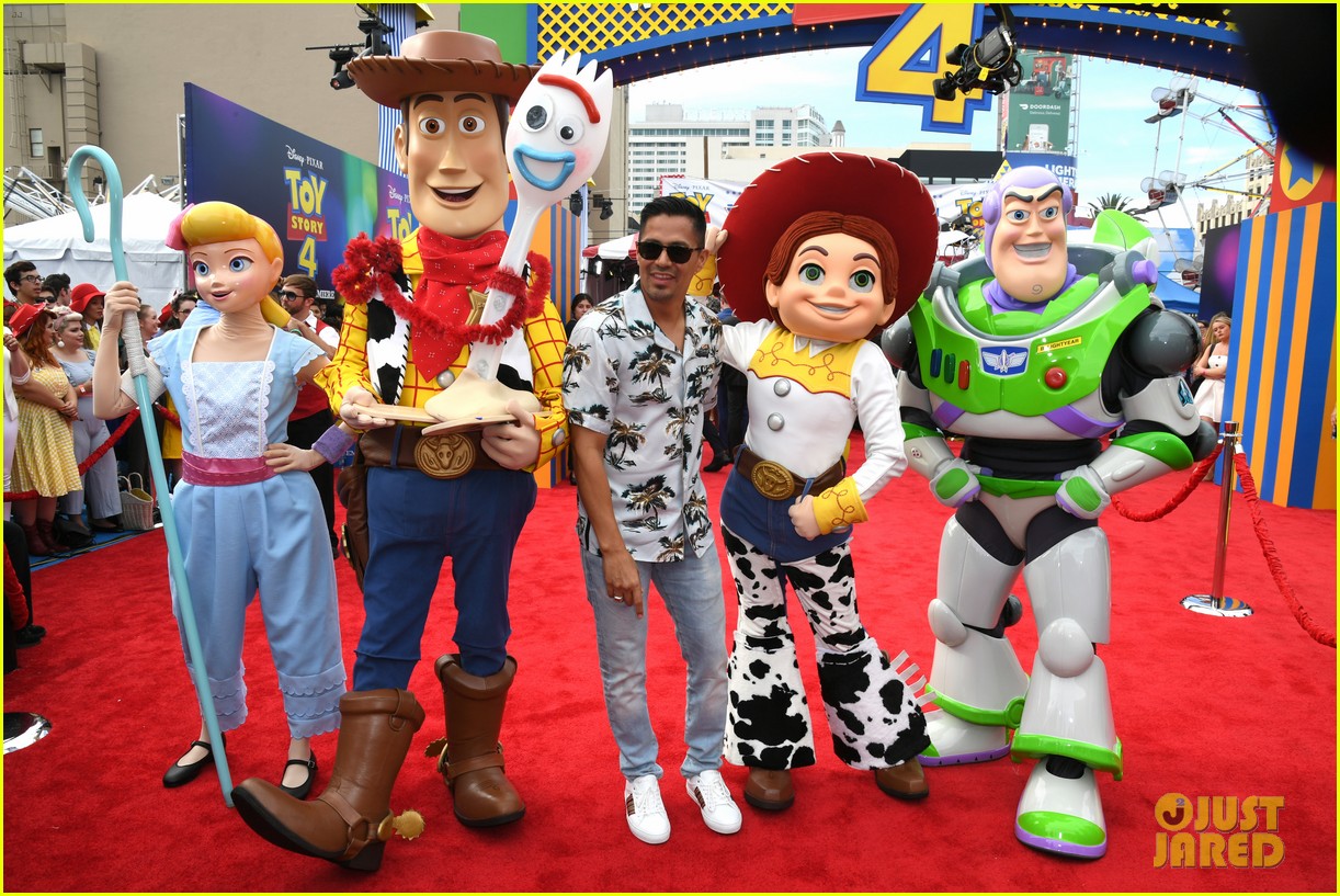 keanu reeves toy story 4 premiere