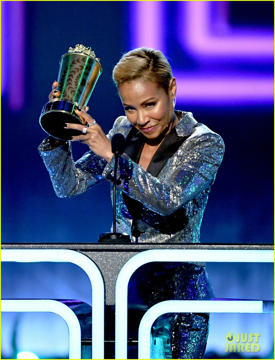 Tiffany Haddish Presents Jada Pinkett Smith With Trailblazer Award at