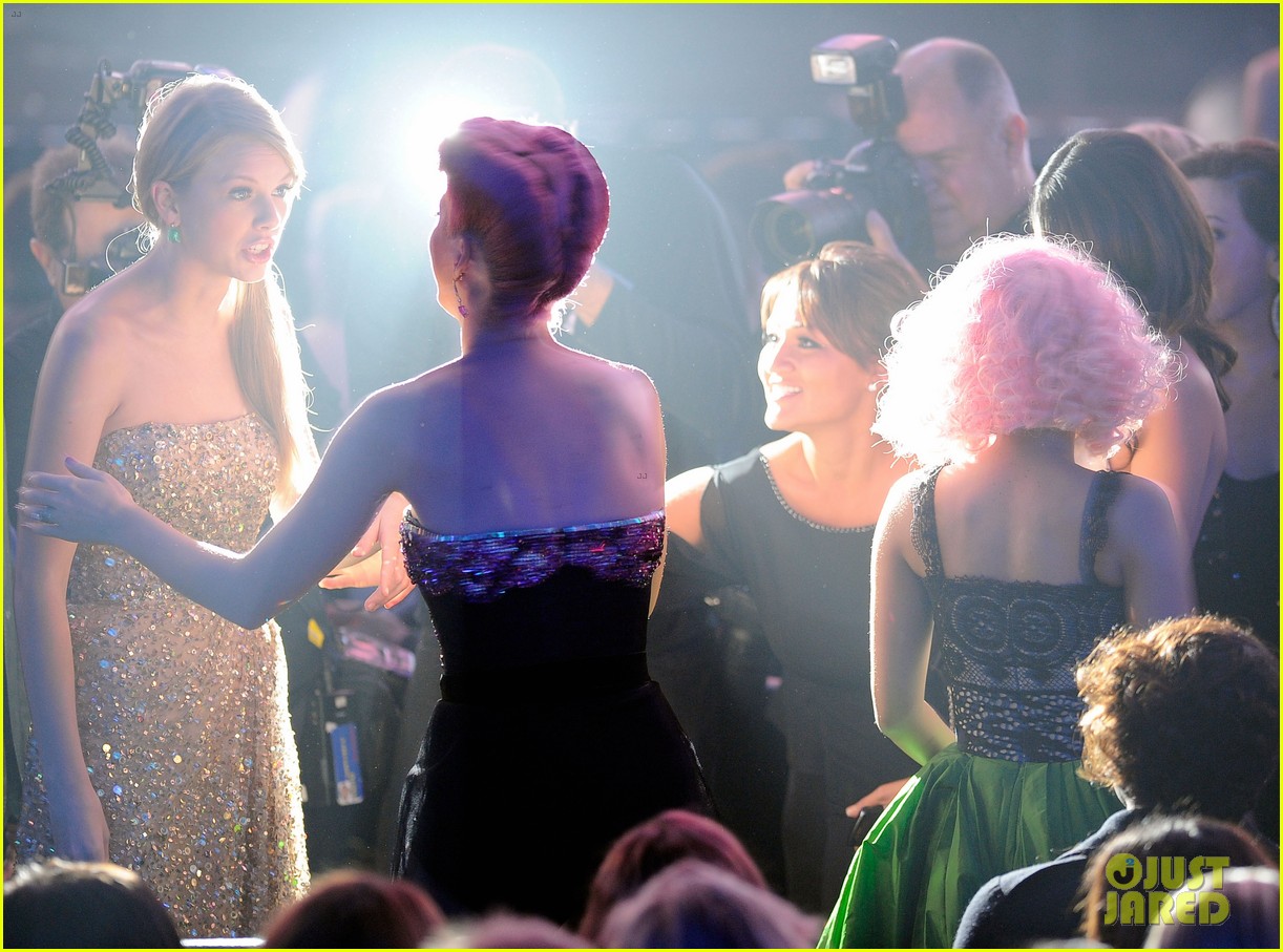 Taylor Swift Sends Cookies to Katy Perry 'Peace At Last' Photo