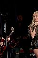 carrie underwood performs with joan jett at cma fest 06