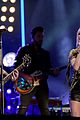 carrie underwood performs with joan jett at cma fest 08