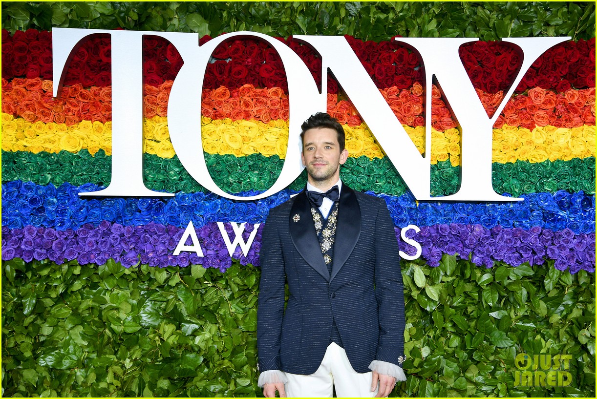 michael urie looks so handsome at tony awards 034306567