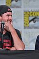 arrow cast dishes on cinematic final season at comic con 05