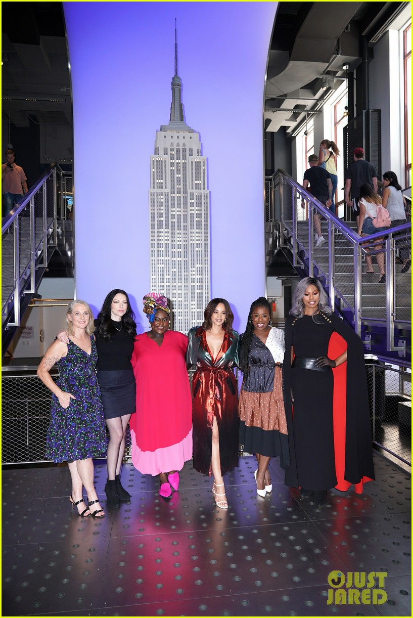 orange is the new black cast celebrate final season with empire state building visit 07