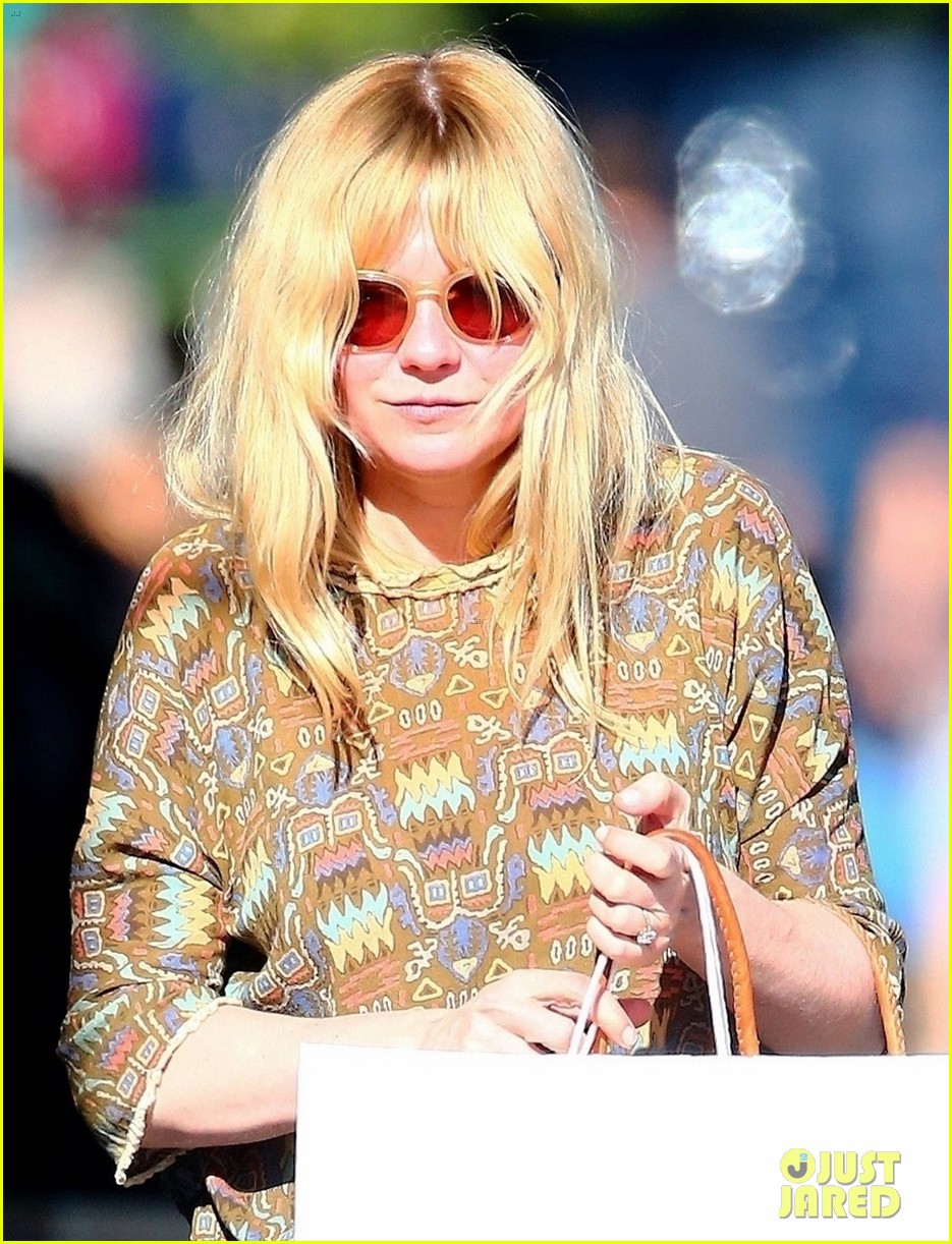 kirsten dunst sports printed top for weho shopping trip 024317374