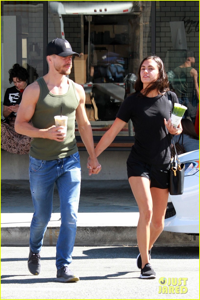 derek hough bares his biceps while out with girlfriend hayley erbert 04