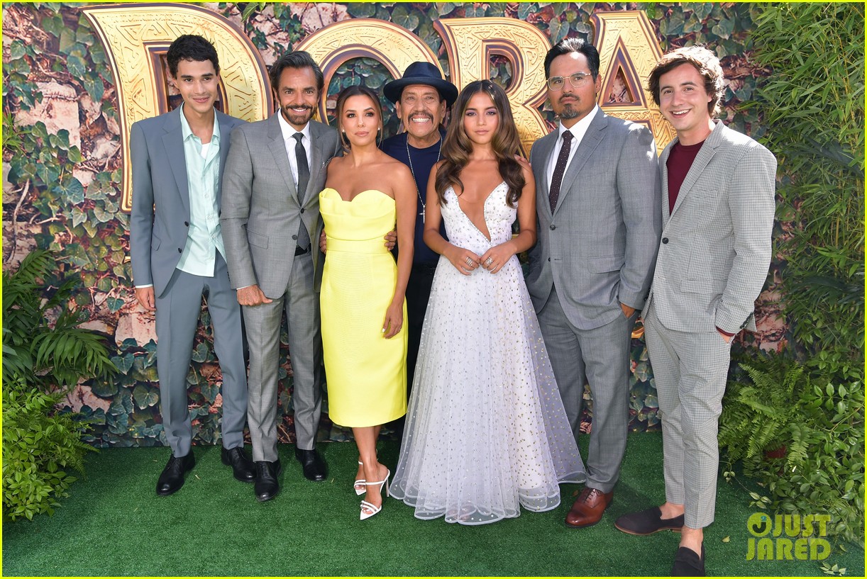 isabela moner jeff wahlberg team up at dora and the lost city of gold premiere 034328055