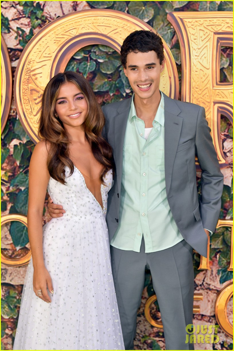 isabela moner jeff wahlberg team up at dora and the lost city of gold premiere 084328060