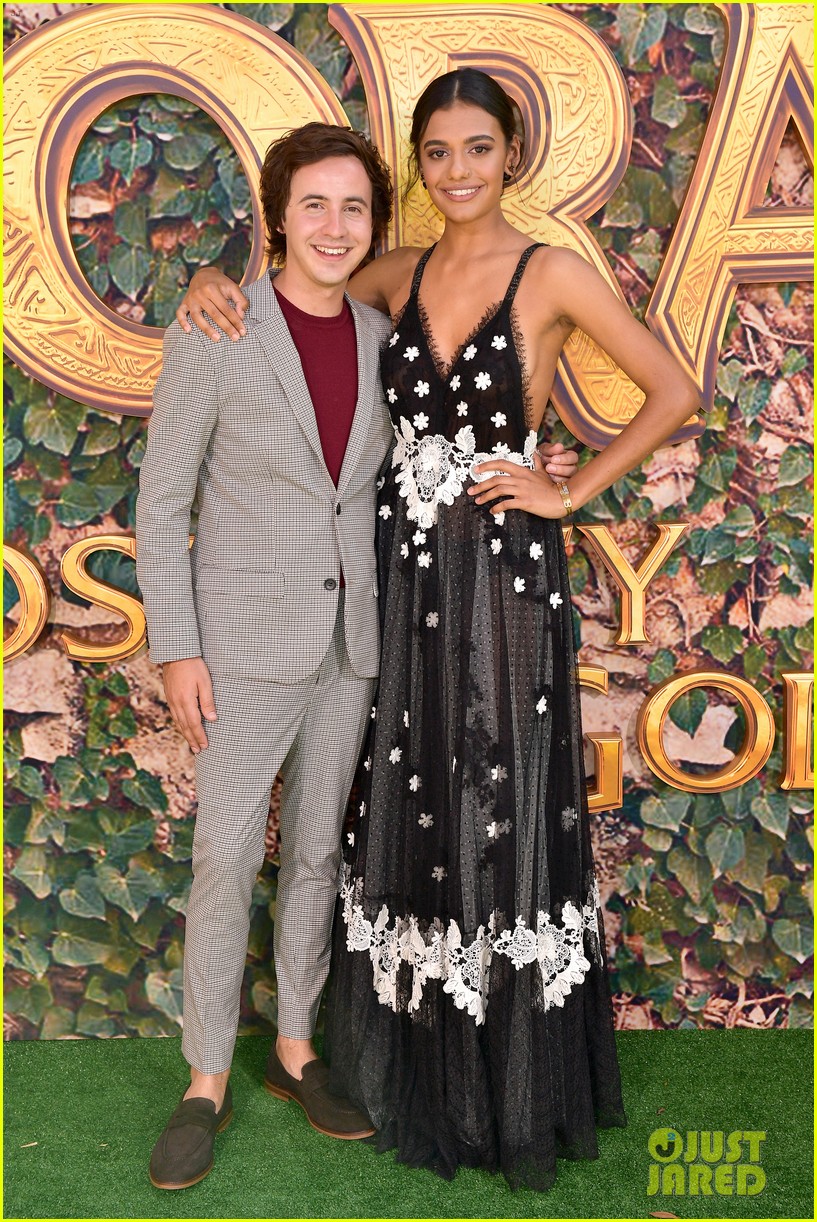 isabela moner jeff wahlberg team up at dora and the lost city of gold premiere 184328070